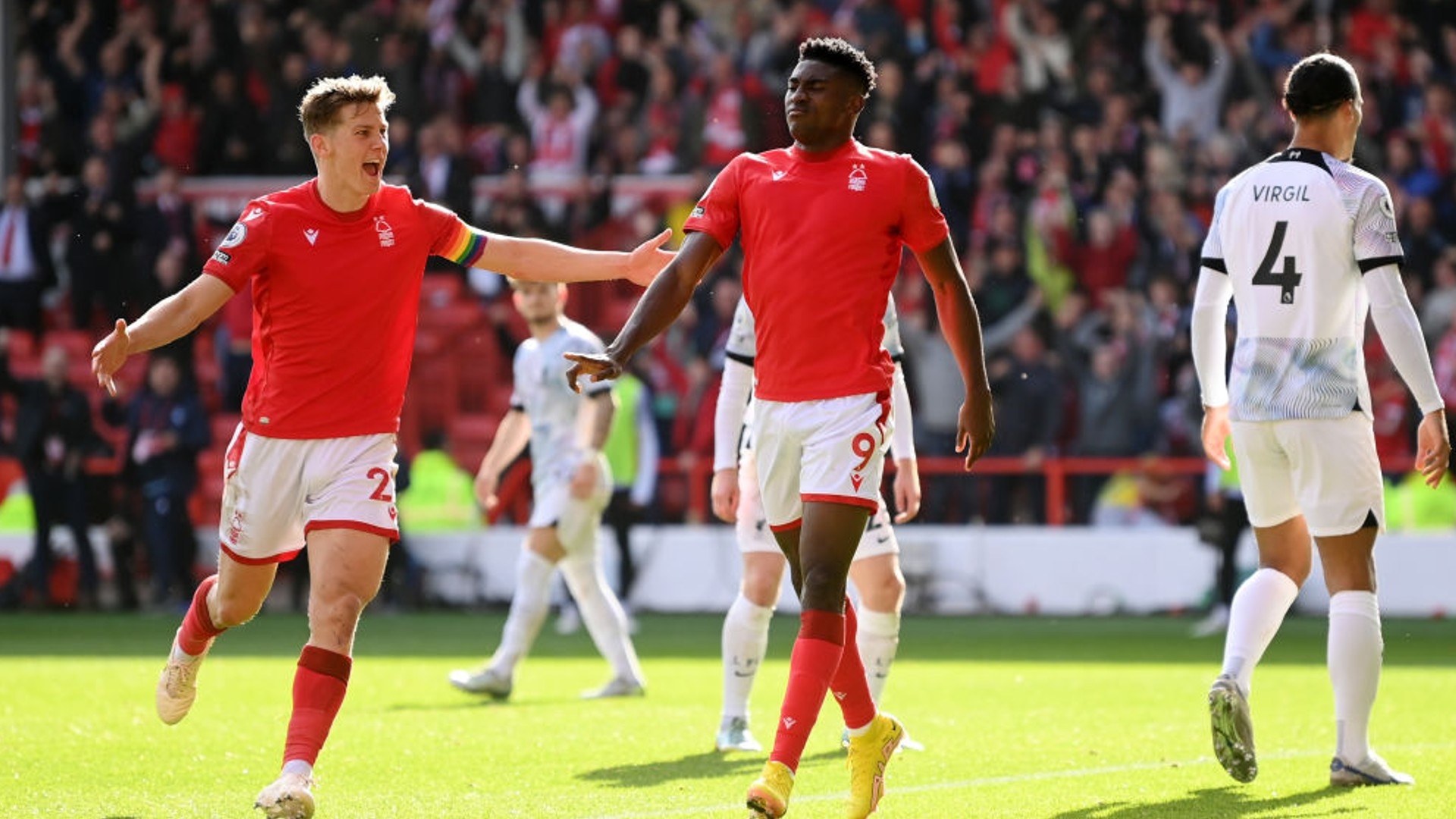 與冠軍爭奪 與冠軍爭奪